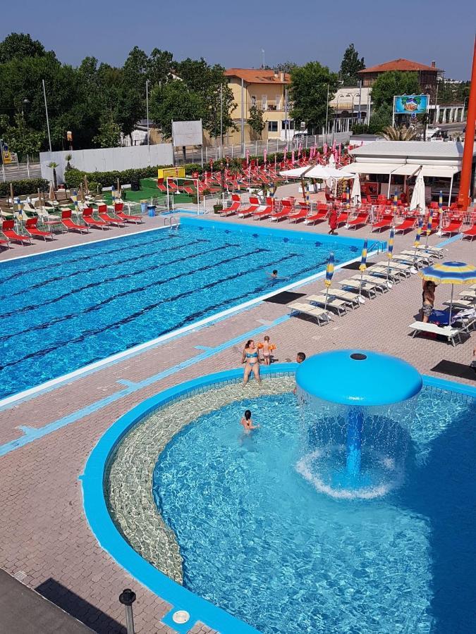 Hotel Monti Риччоне Экстерьер фото