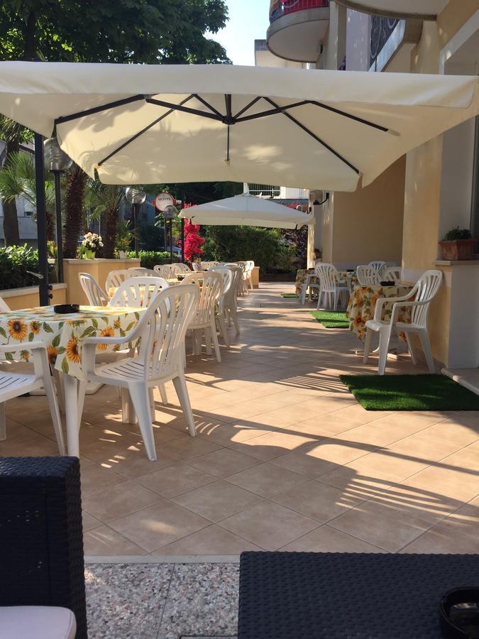 Hotel Monti Риччоне Экстерьер фото