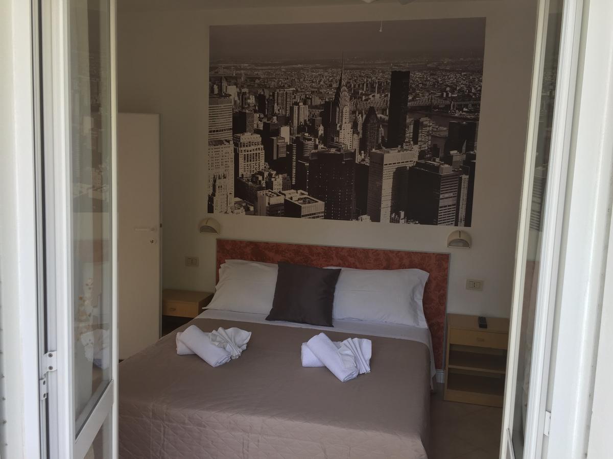 Hotel Monti Риччоне Экстерьер фото