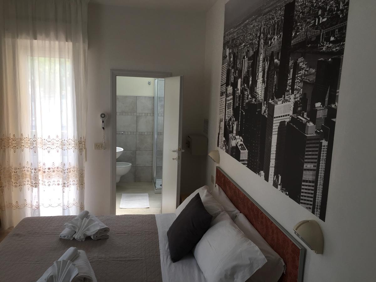 Hotel Monti Риччоне Экстерьер фото