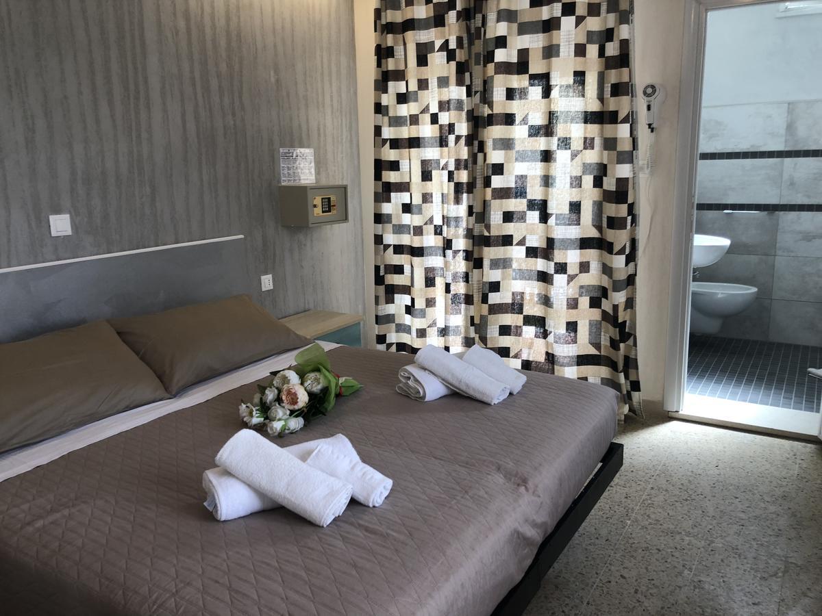 Hotel Monti Риччоне Экстерьер фото