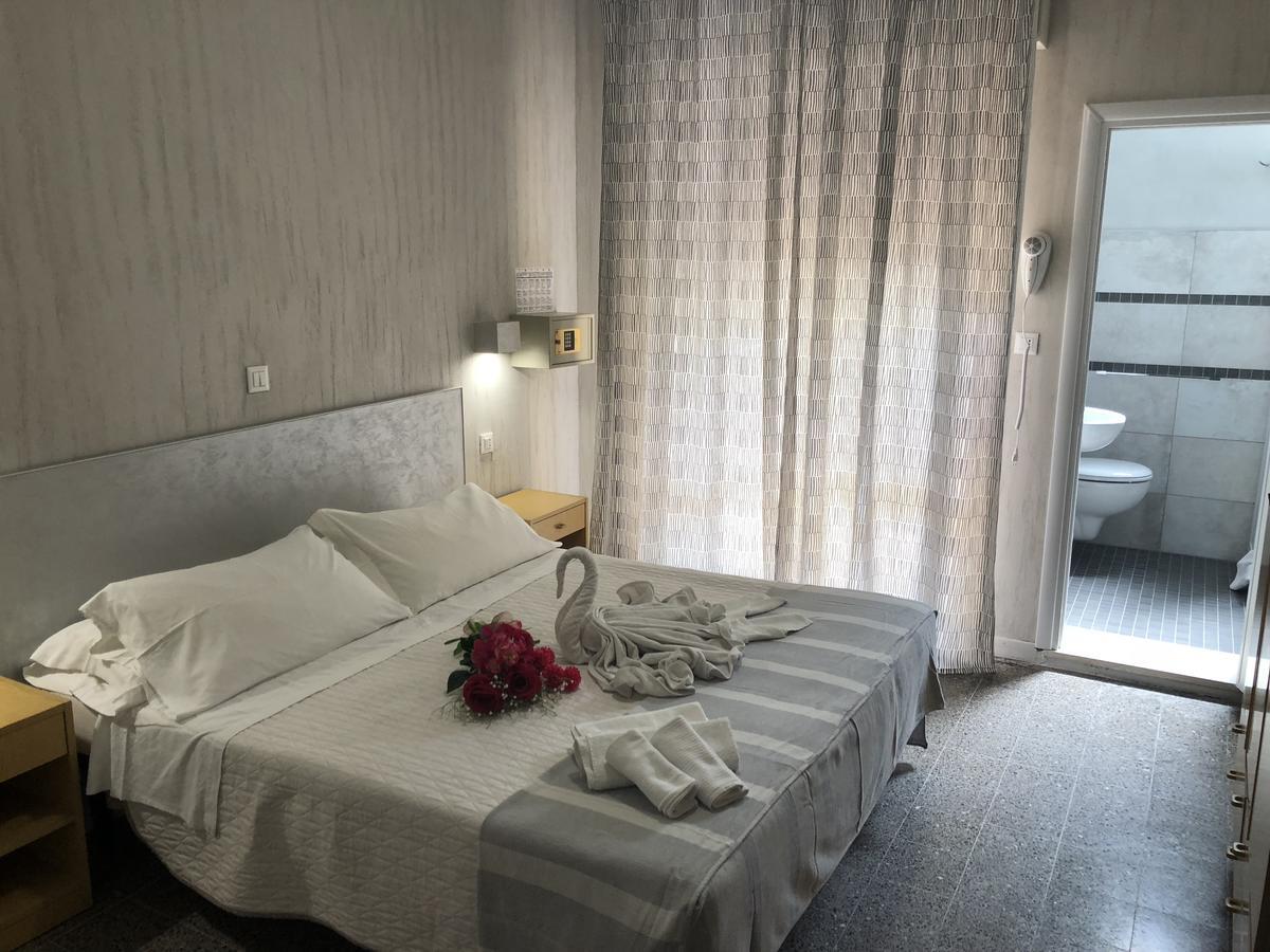 Hotel Monti Риччоне Экстерьер фото
