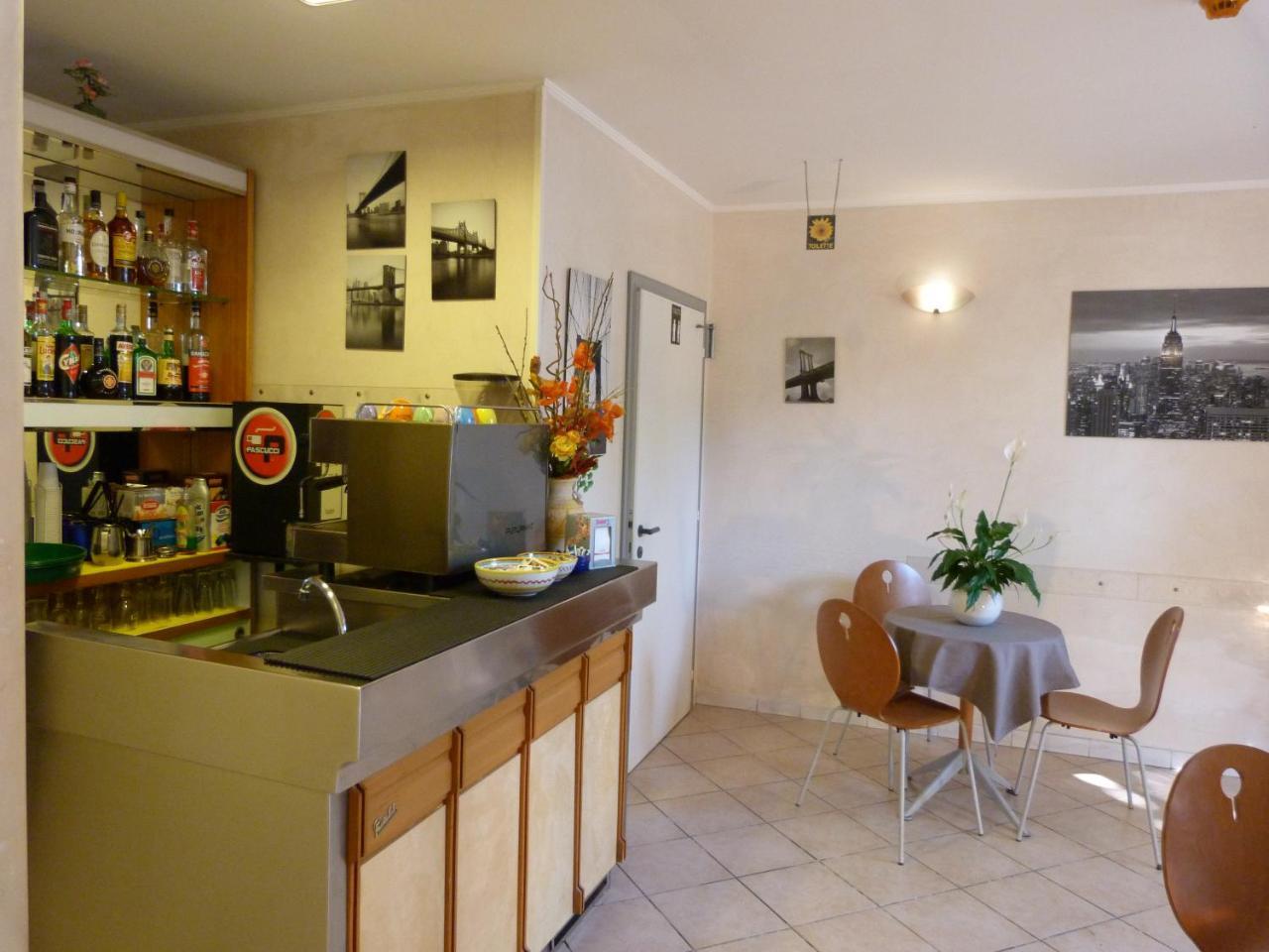 Hotel Monti Риччоне Экстерьер фото